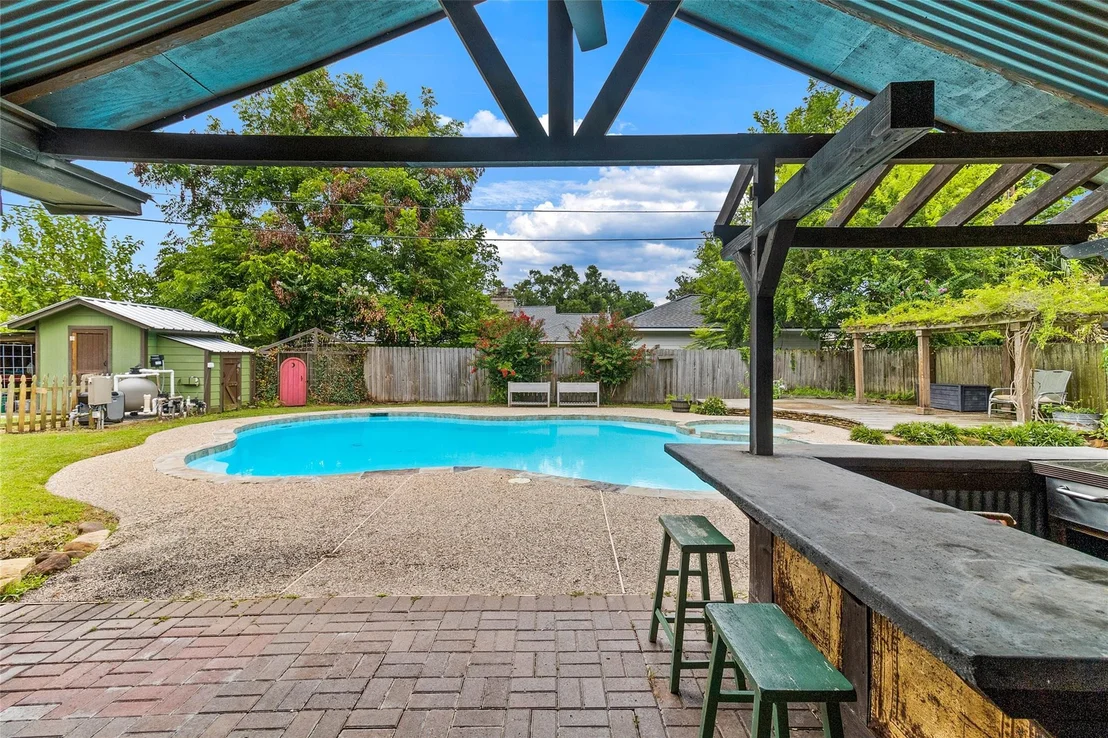 Photo of 1413 Lawn Drive
