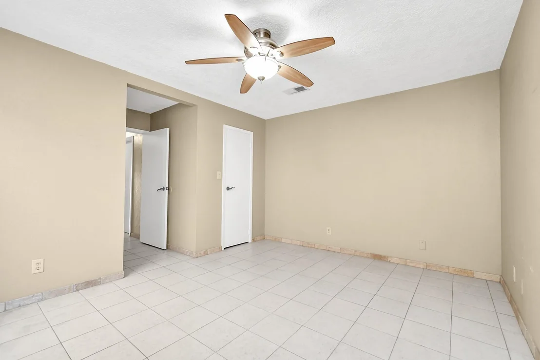 Photo of Unit 250D at 2501 Gulf Freeway