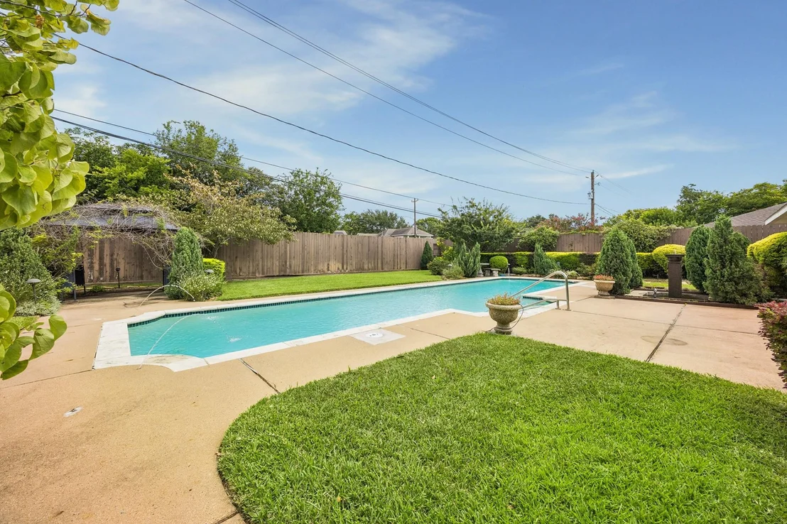 Photo of 9534 Beverlyhill Street