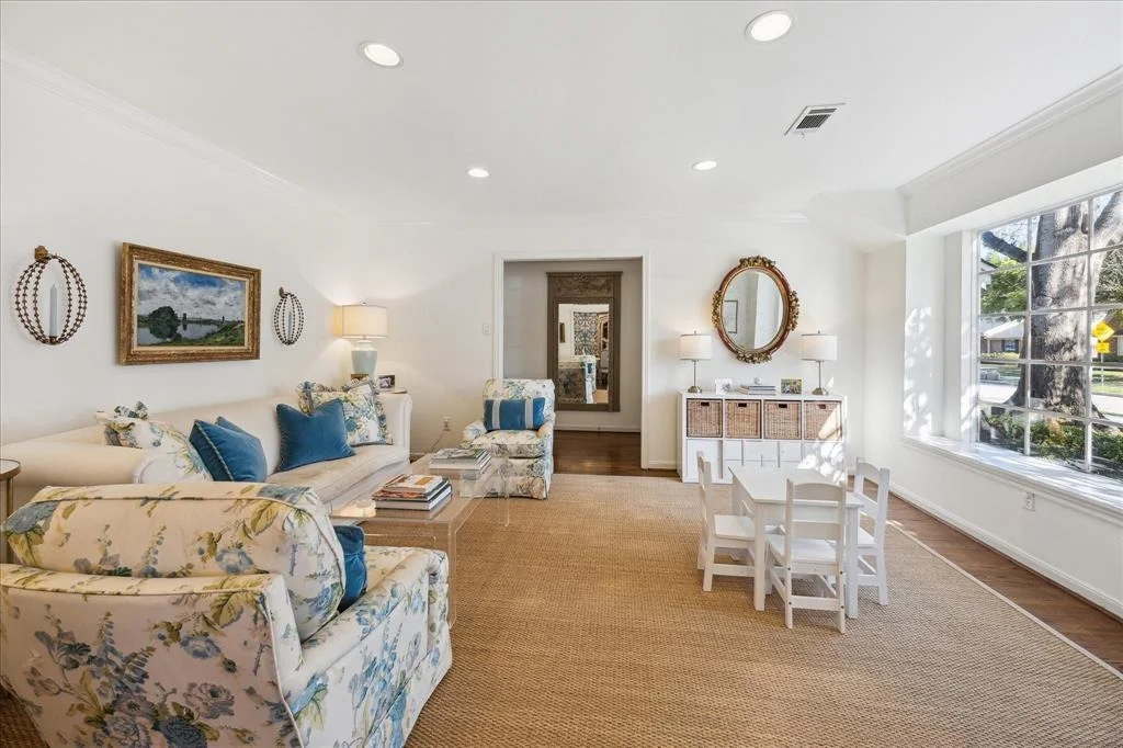 Photo of 8014 Meadowbriar Lane