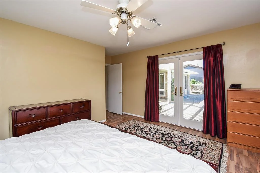 Photo of 5450 Grape Street