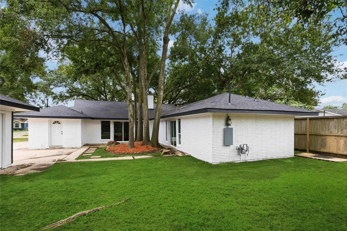 Photo of 5446 Loch Lomond Drive
