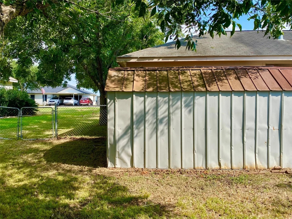 Photo of 715 Lakeview Drive