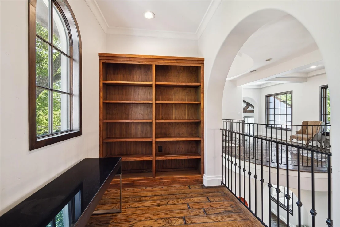 Photo of 5556 Lynbrook Drive