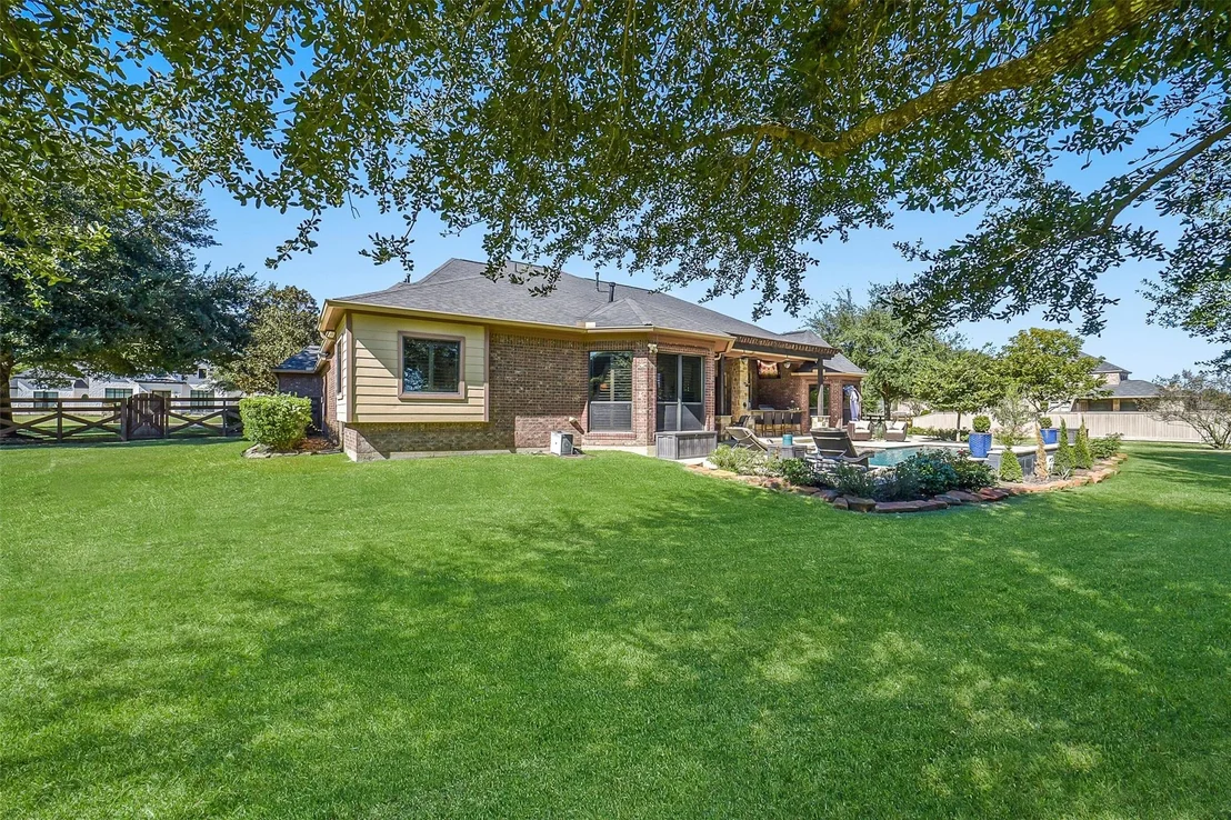 Photo of 22114 Meadowhurst Circle E