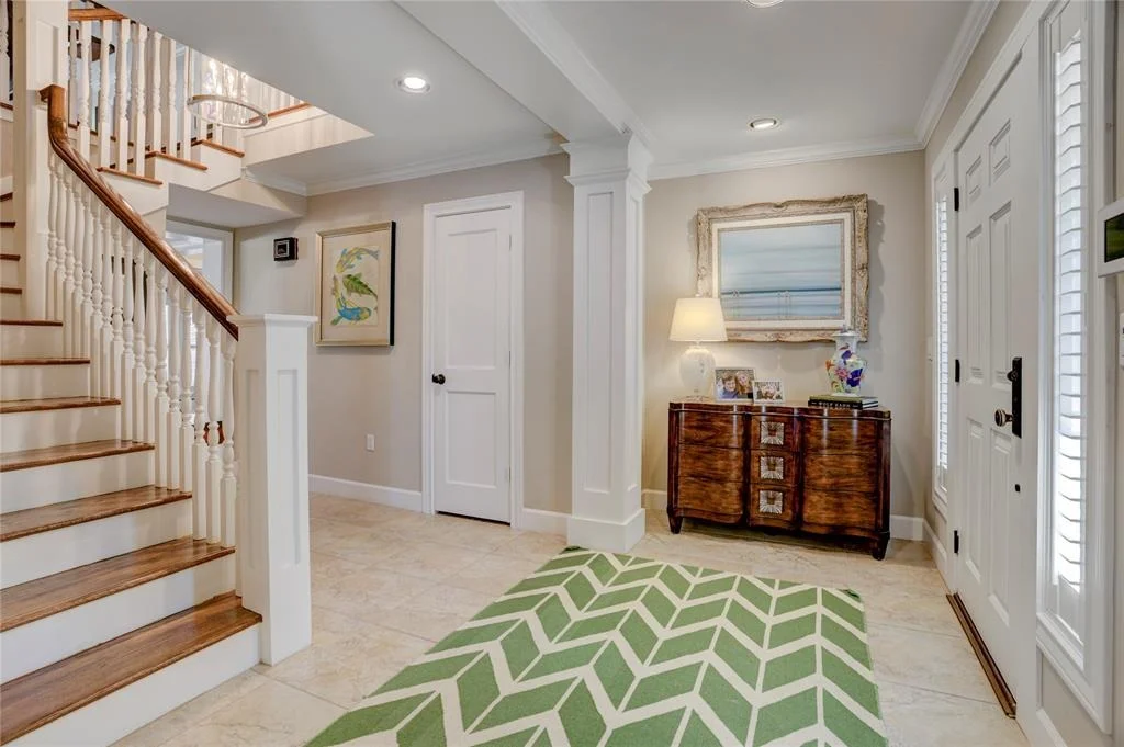 Photo of 802 W Forest Drive