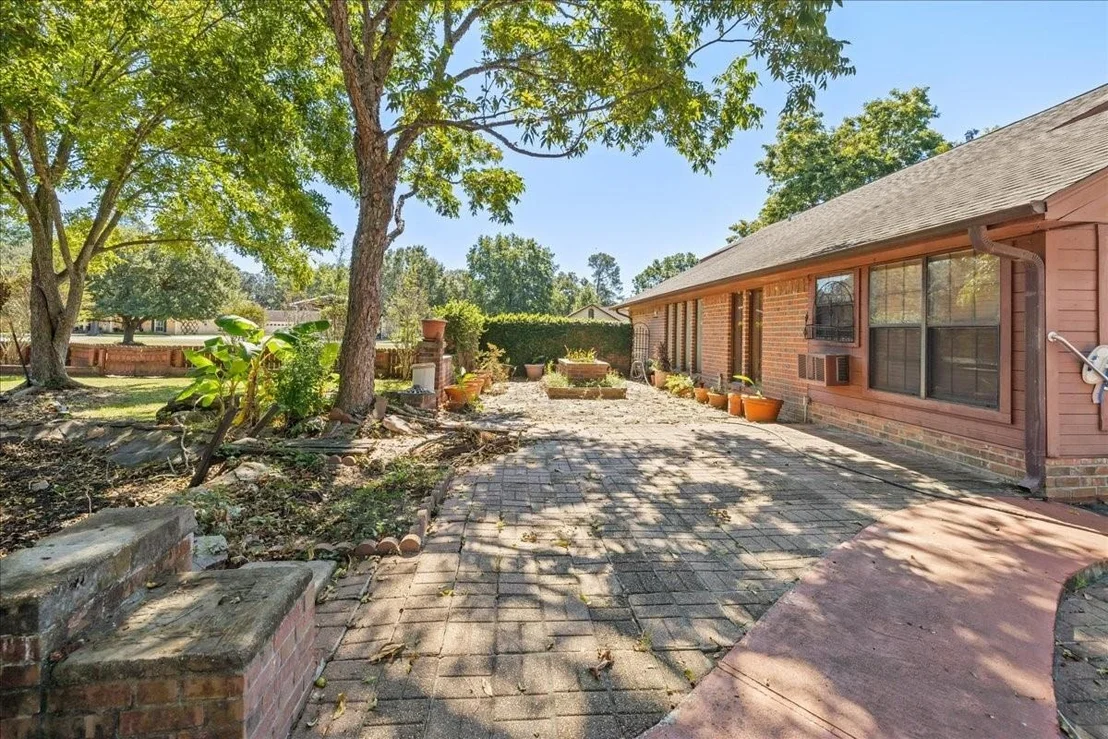 Photo of 642 Meadow Lane