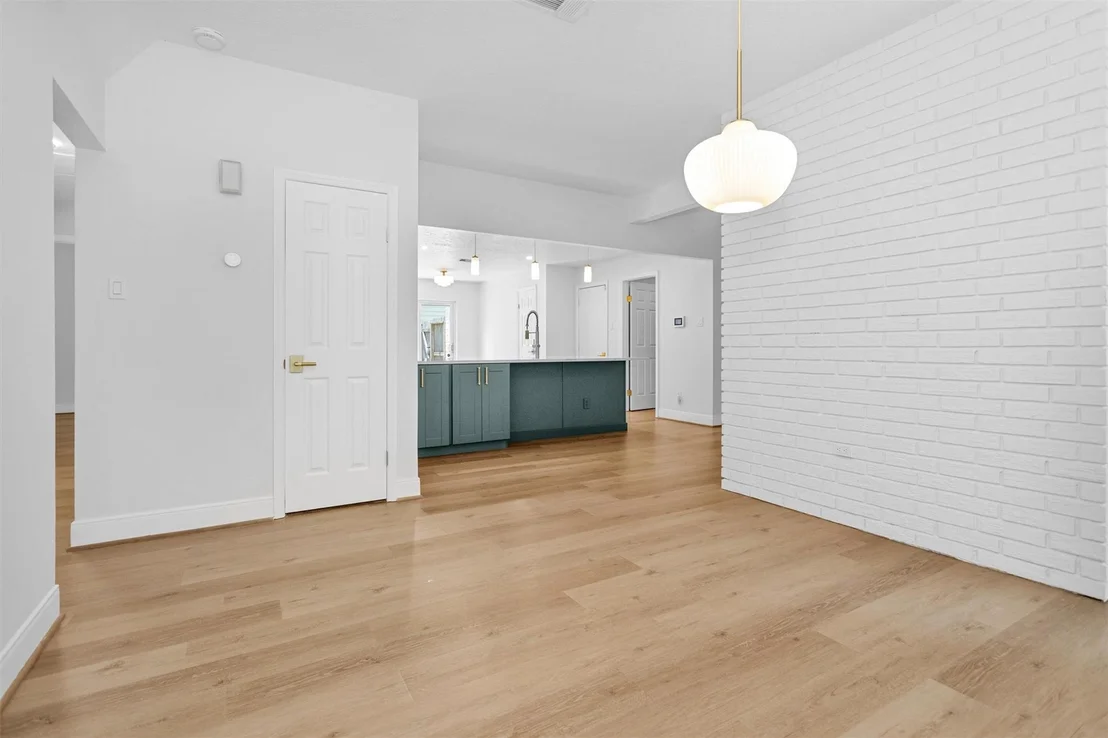 Photo of 147 E Pathfinders Circle