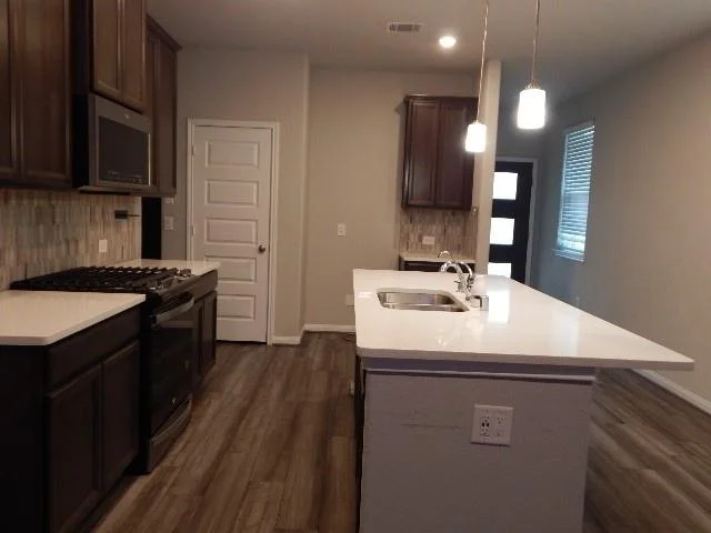 Photo of 7103 Silverleaf Oak Street