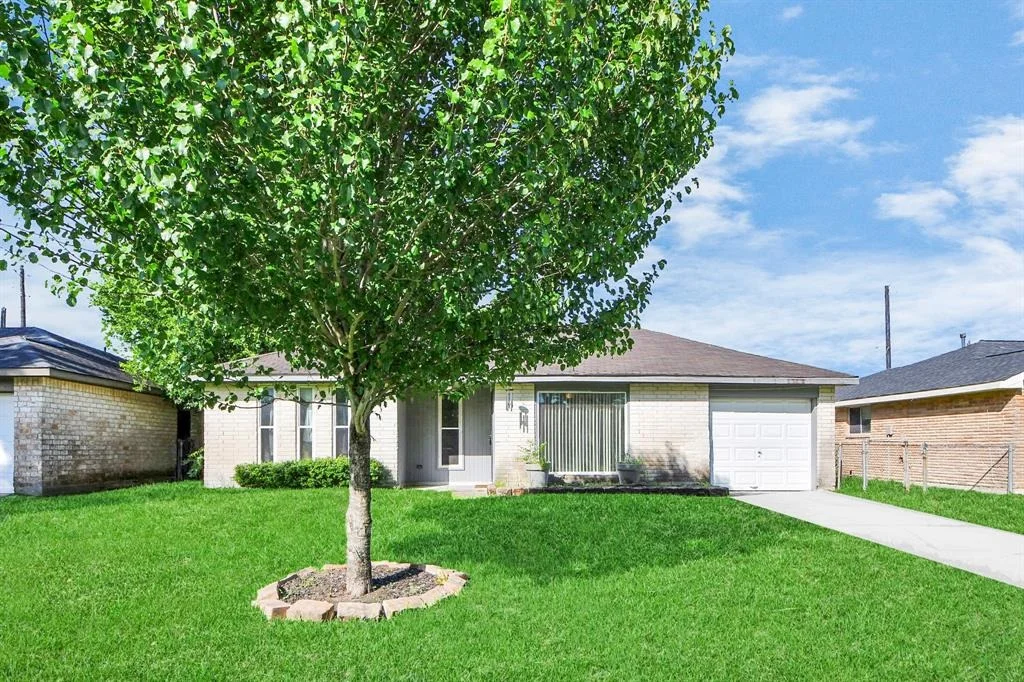 Photo of 12610 Chiswick Road