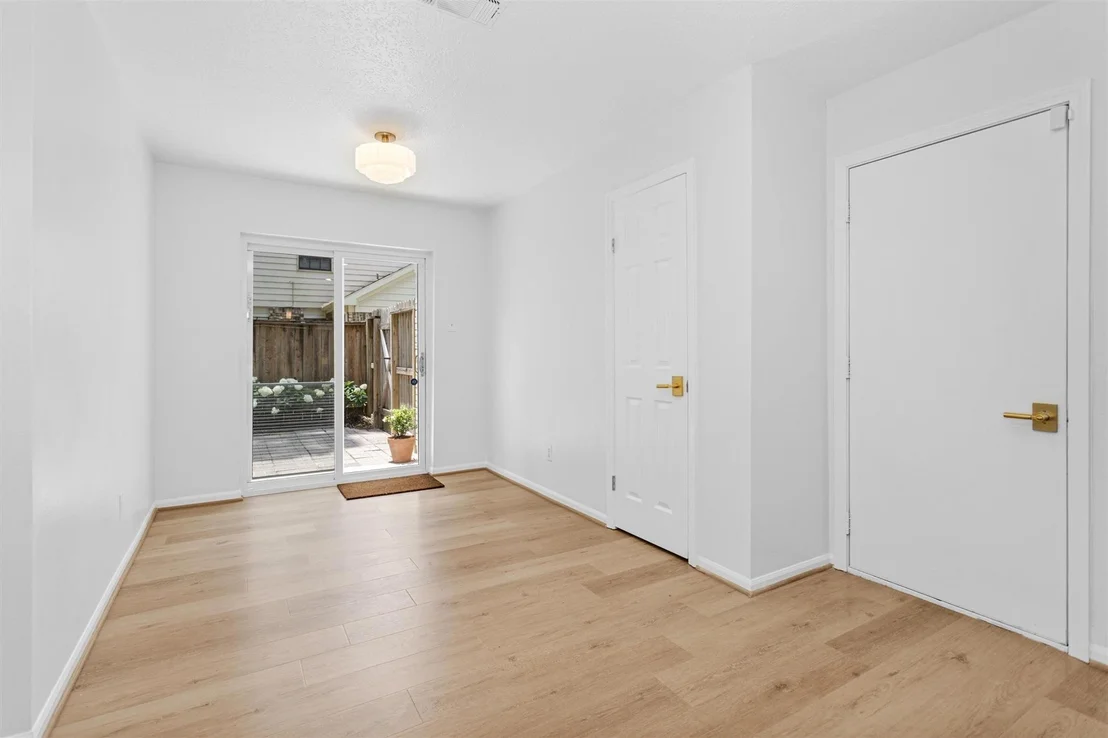 Photo of 147 E Pathfinders Circle