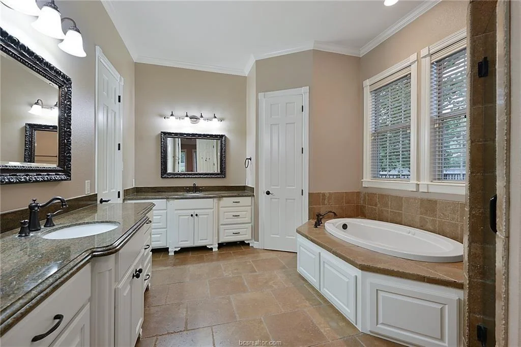 Photo of 4304 Hyde Park Lane