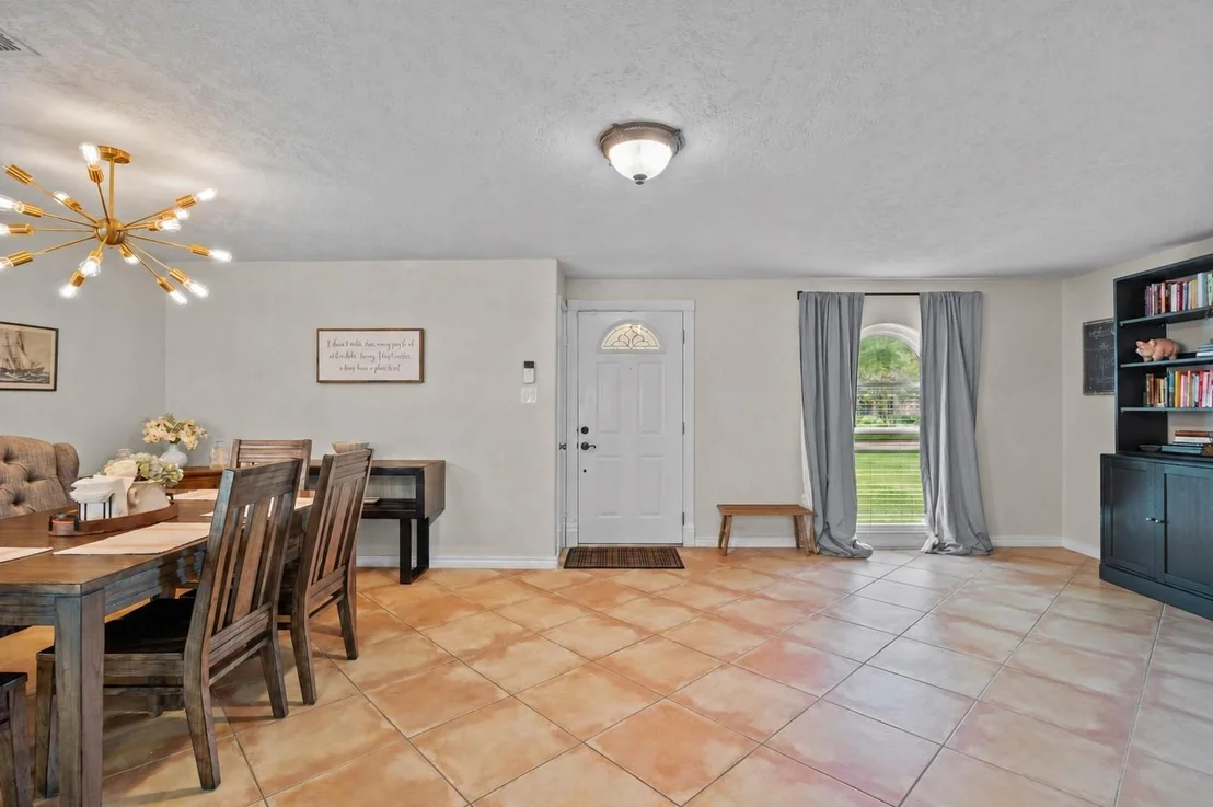 Photo of 16119 La Avenida Drive