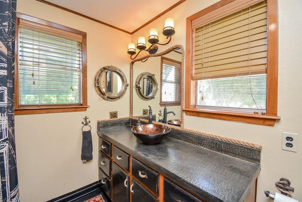 Photo of 2365 W Bayshore Drive
