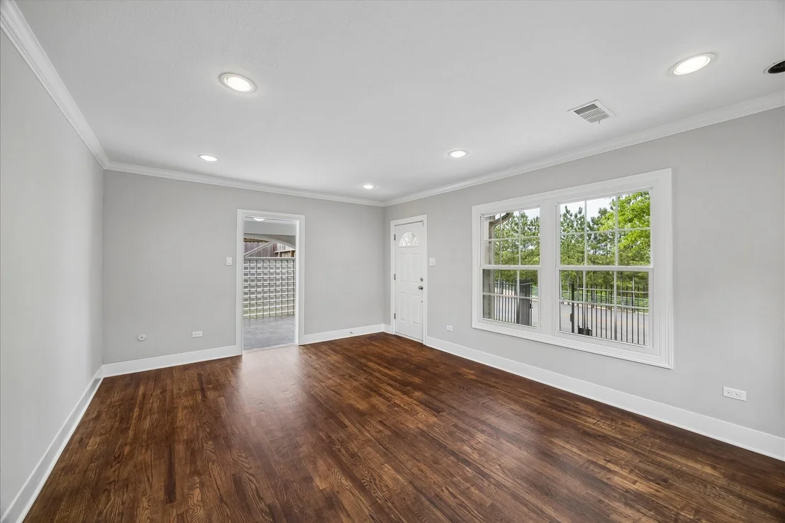 Photo of 2108 White Oak Drive