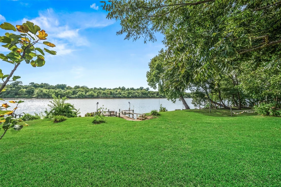 Photo of 1402 County Road 243