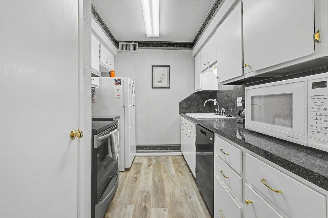 Photo of Unit 93 at 7575 Katy Freeway