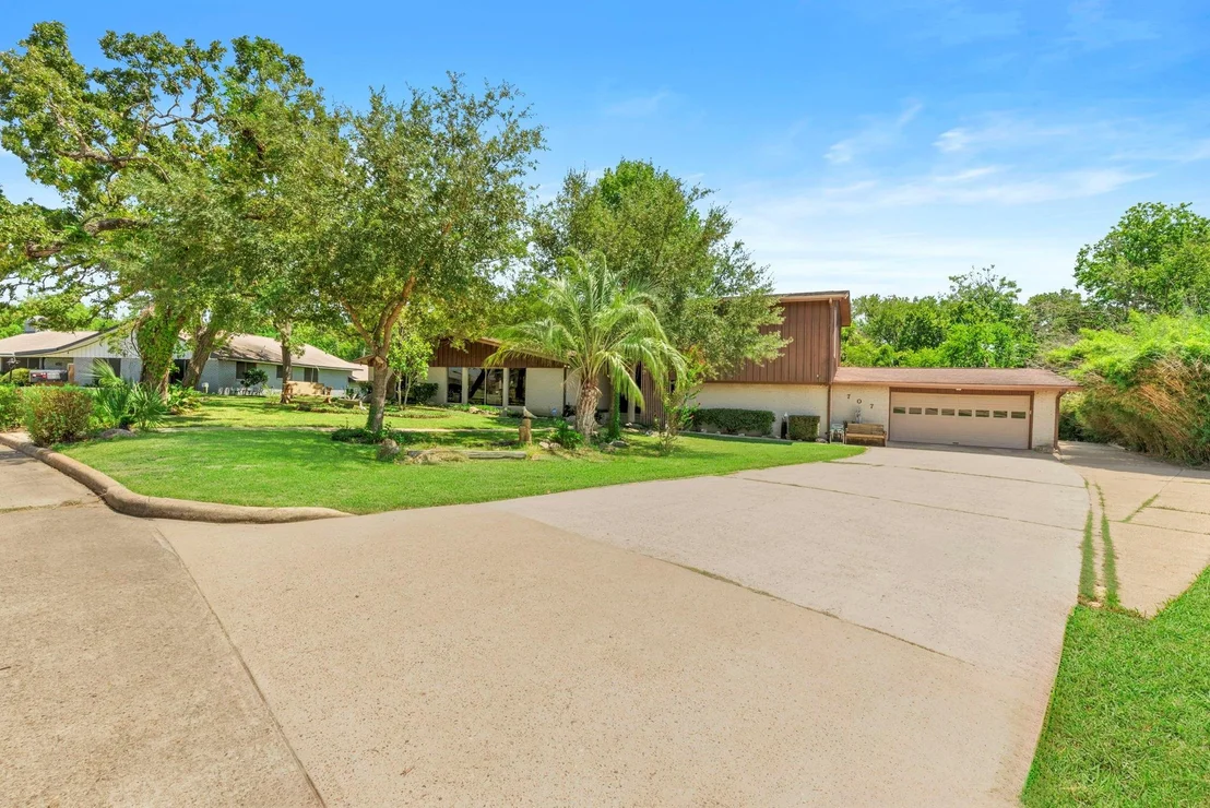Photo of 707 Scenic Drive
