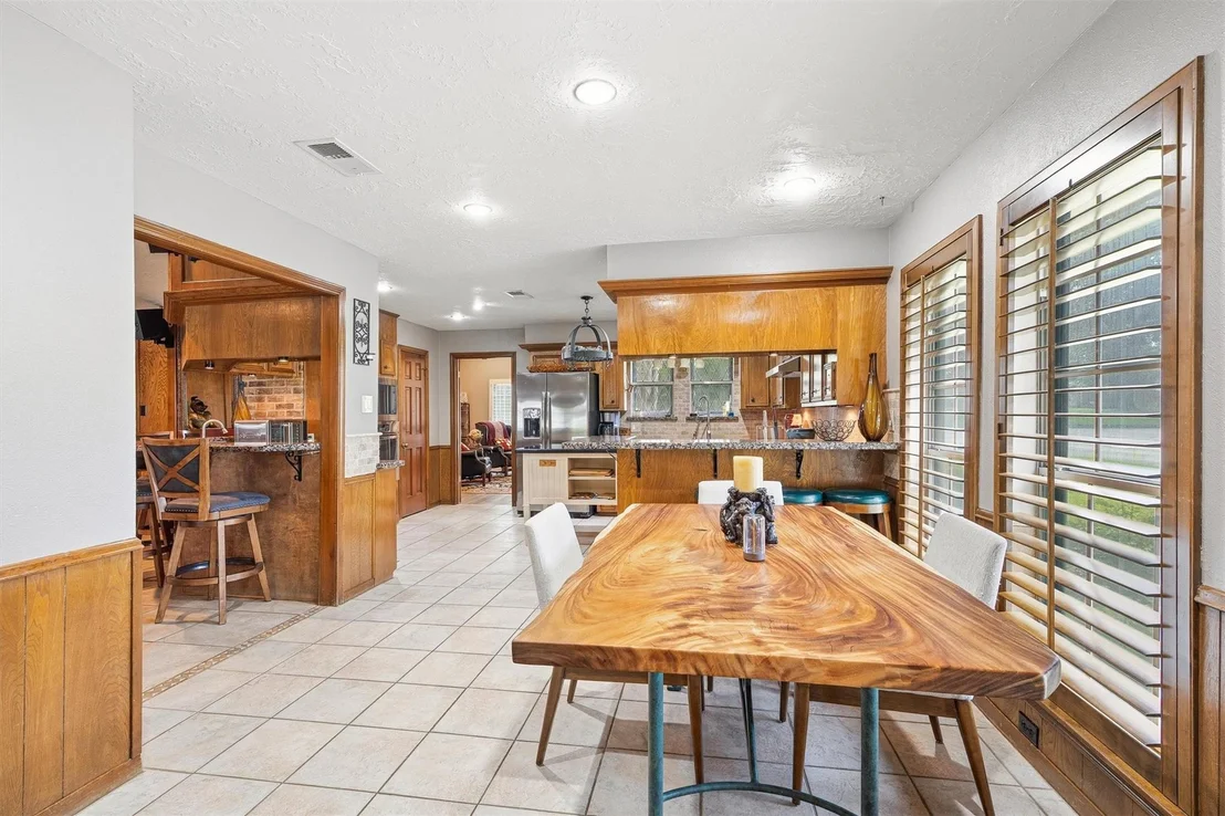 Photo of 826 N Rivershire Drive