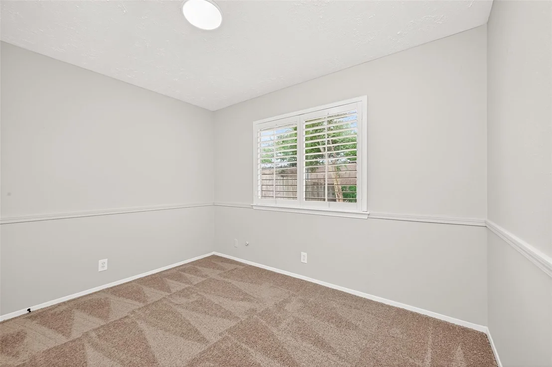 Photo of 18611 Spinney Lane Drive