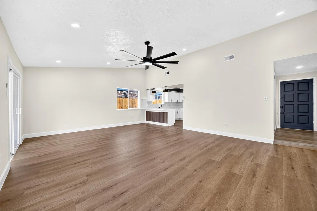 Photo of 8515 Rivercross Road