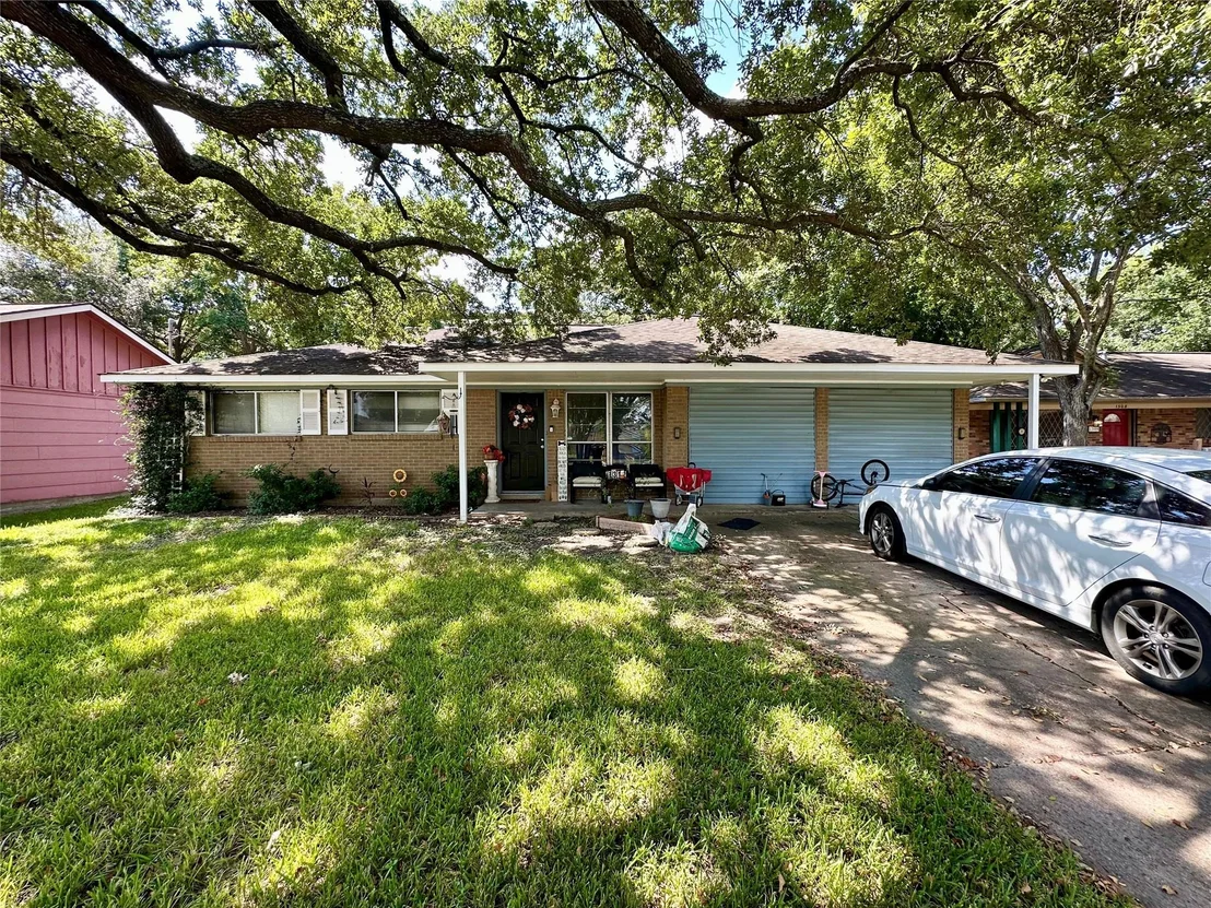 Photo of 1312 Byron Avenue