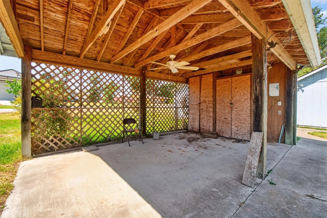 Photo of 281 Lakeshore N