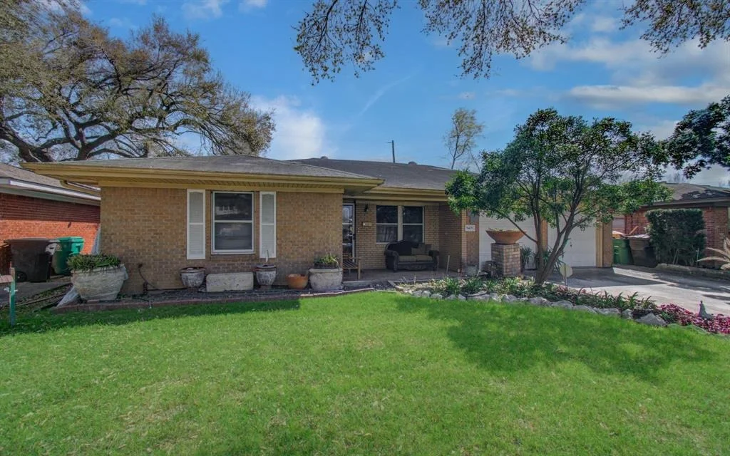 Photo of 5425 Viking Drive