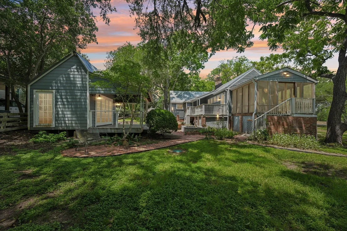 Photo of 4925 Main Street