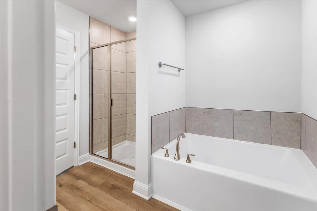 Photo of 4320 Leslie's Way