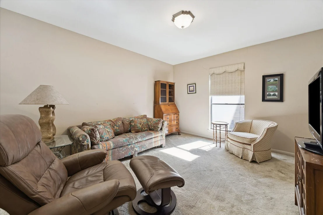 Photo of 306 Commodore Way