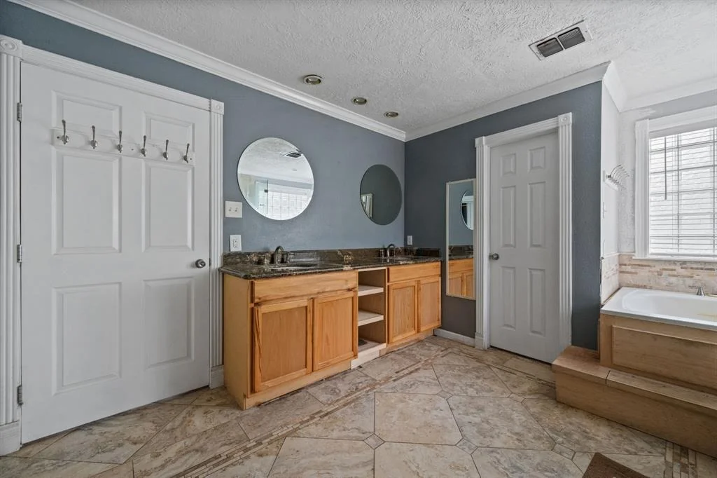 Photo of 300 Shady Glen Lane