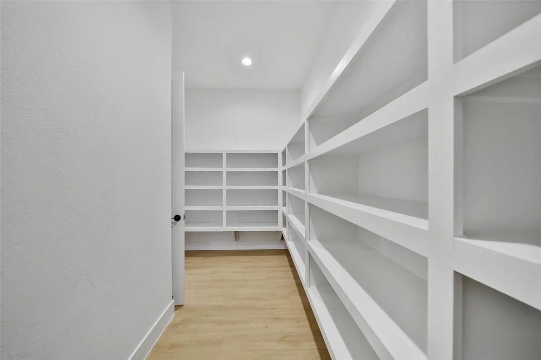 Photo of 352 Louvenia Court