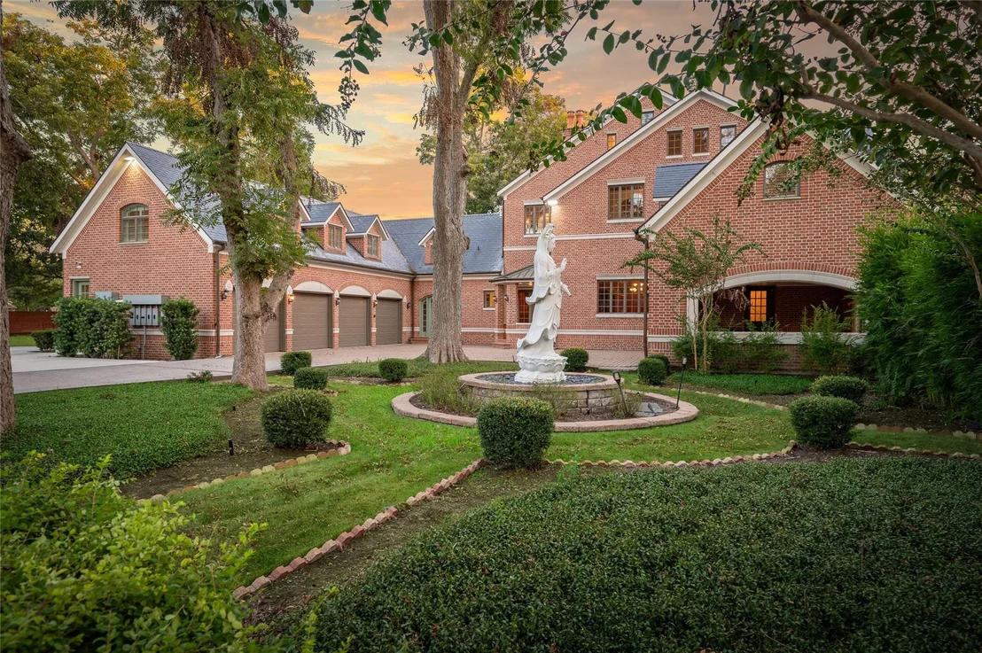 Photo of 1802 Forest Gate Circle