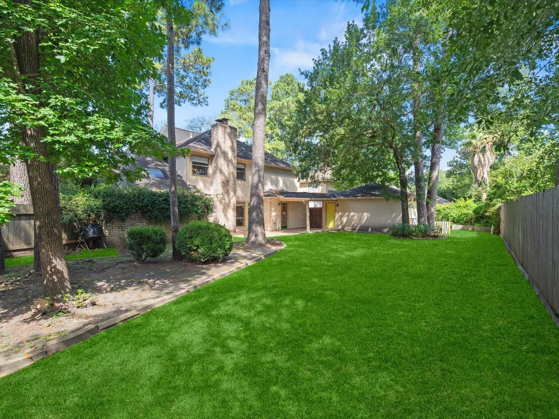 Photo of 18310 Lake Oaks Drive