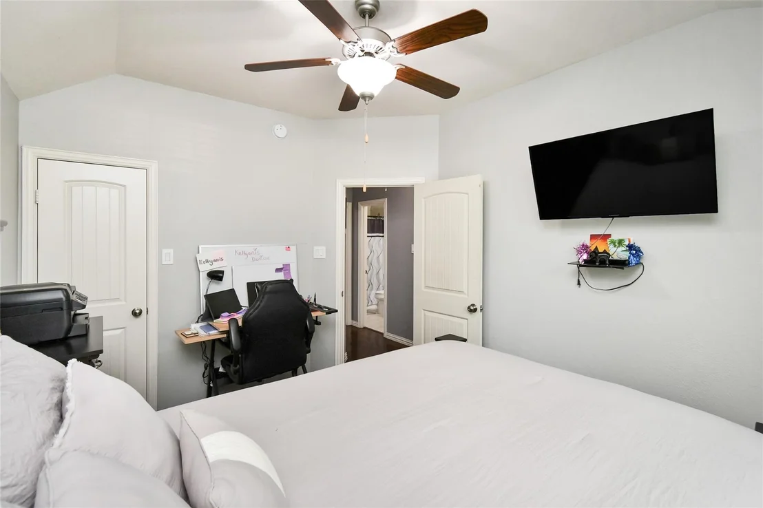 Photo of 652 Maple Point Drive E