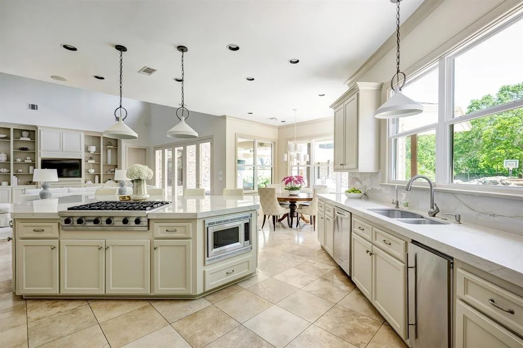 Photo of 702 Mulberry Lane