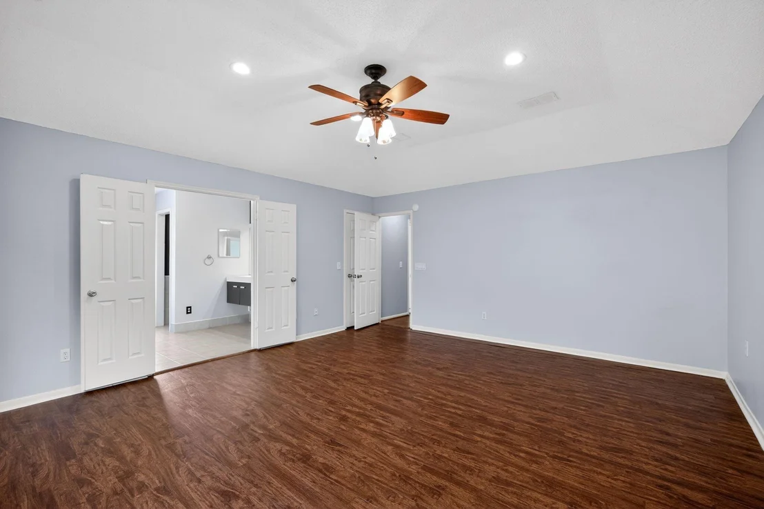 Photo of 918 Long Prairie Drive