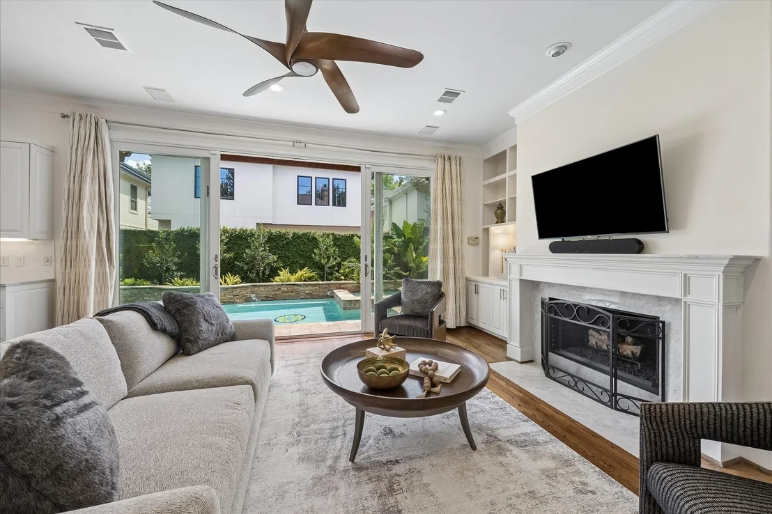 Photo of 4111 Sunset Boulevard