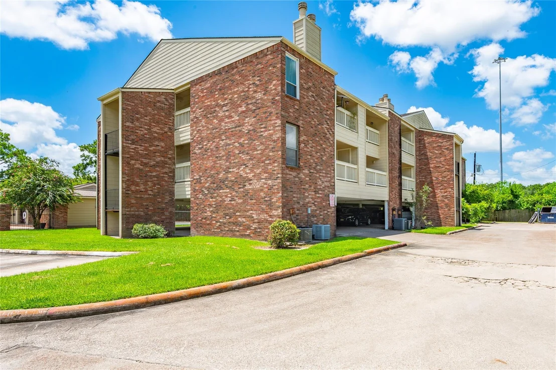 Photo of Unit 6A at 2501 Gulf Freeway