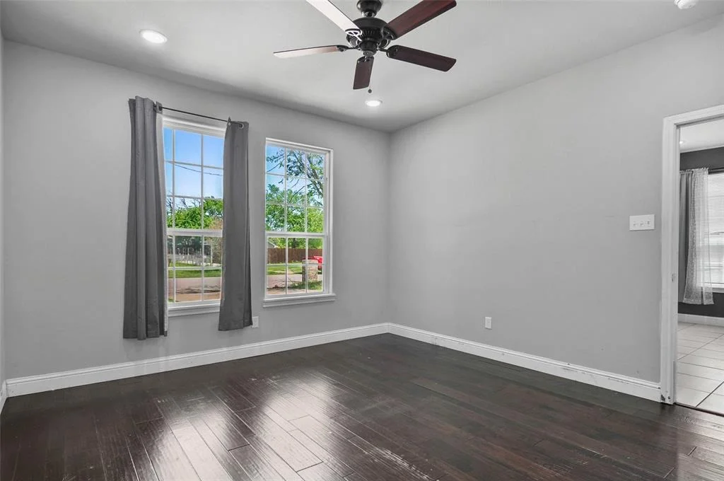 Photo of 431 Sabine Avenue