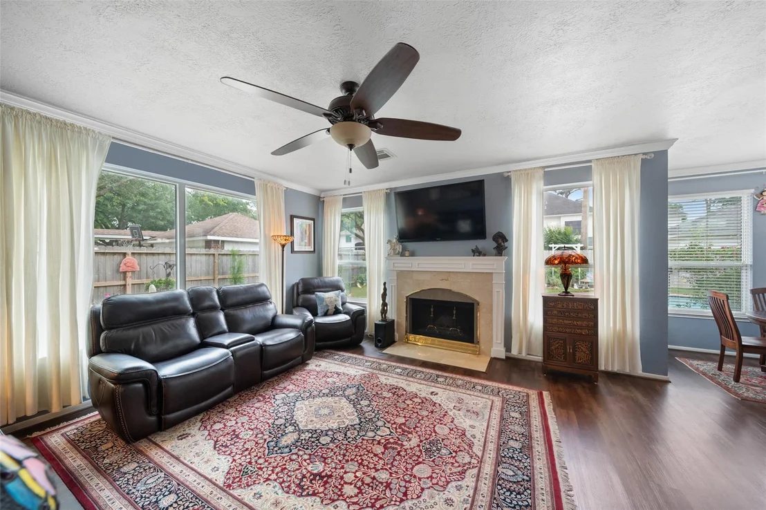 Photo of 16303 Avenplace Road