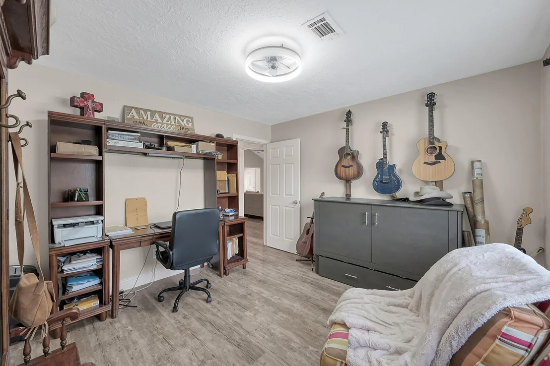 Photo of 8 Cambridge Circle