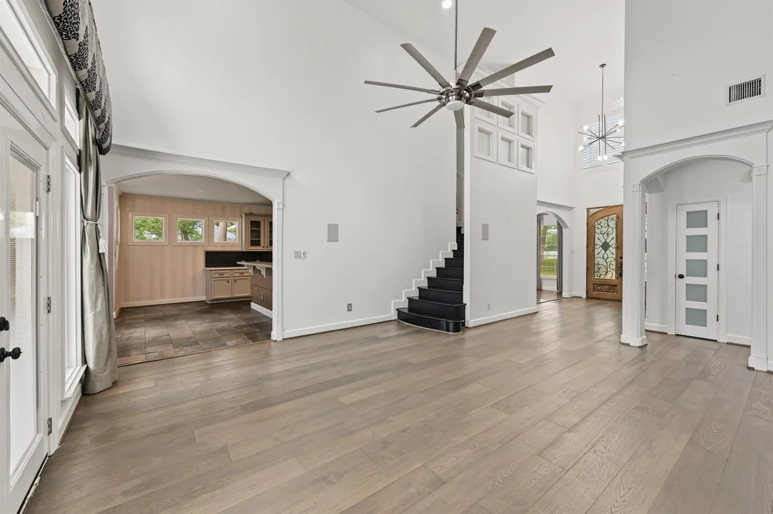 Photo of 10933 Lake Forest Drive