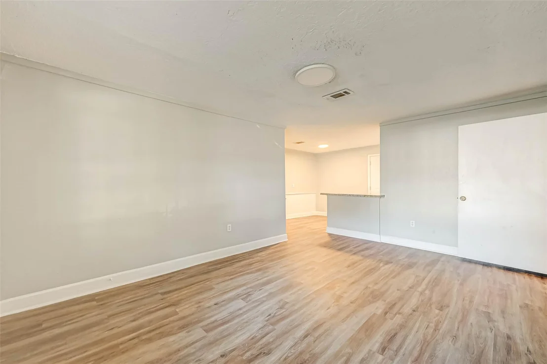 Photo of 5102 Lyndhurst Drive