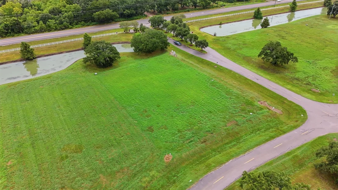 Photo of 102 Lakeland Circle