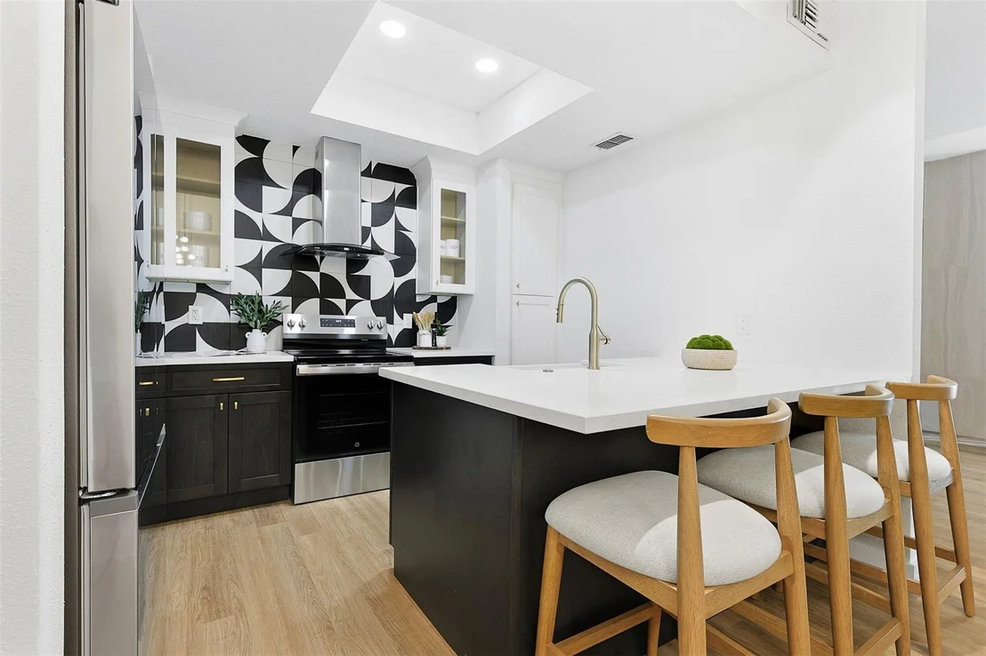 Photo of Unit 21 at 7350 Kirby Drive