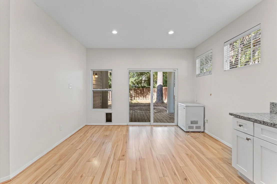 Photo of 50 Lakeridge Drive