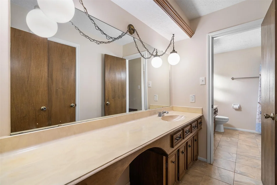 Photo of 723 Shadowbrook Drive