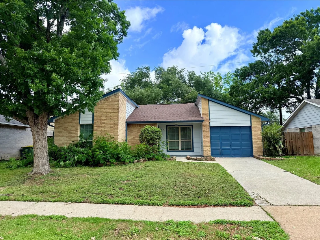 Photo of 2807 N Brompton Drive